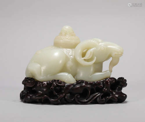 Qing Dynasty Hetian Jade Ox Aromatherapy清代和田玉牛形香薰