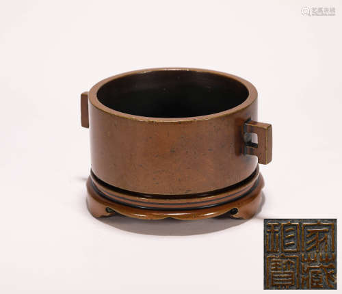 A set of binaural censer in the Ming Dynasty明代双耳香炉一套