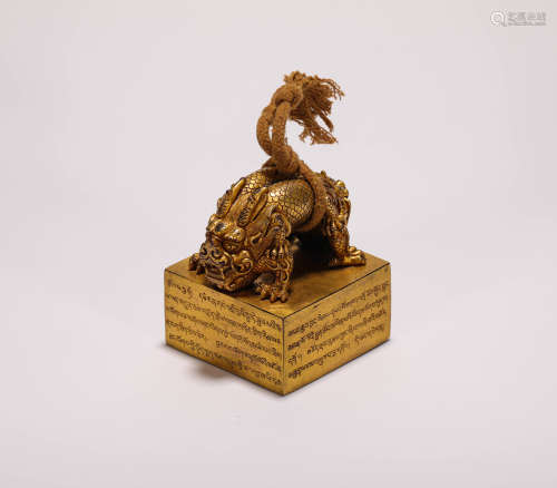 The bronze gilt beast seal of the Qing Dynasty清代铜鎏金瑞兽印章
