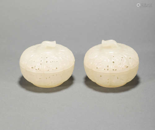 Qing Dynasty Hetian jade hollow incense box清代和田玉镂空香盒