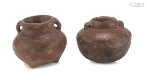 TWO SOUTH AMERICAN EARTHENWARE JARS. 20TH CENTURY.
