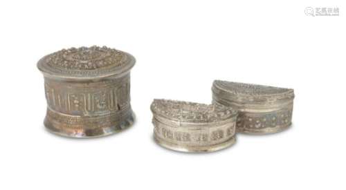 THREE INDIAN SILVER-PLATED BOXES. 20TH CENTURY.