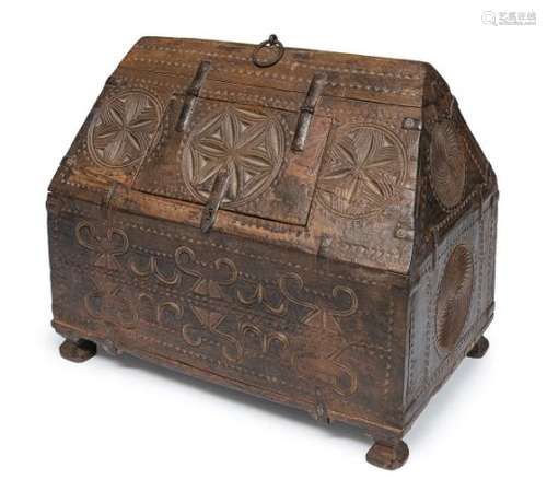 A BIG INDIAN SANDAL WOOD BOX EARLY 20TH CENTURY