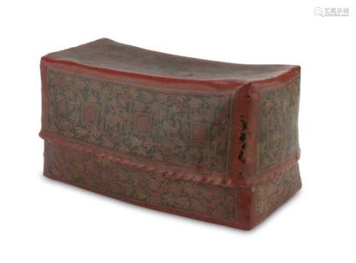 A BURMAN RED LACQUERED WOOD BOX. 20TH CENTURY.