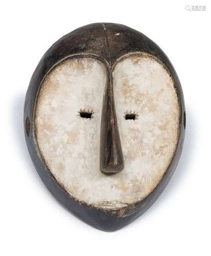 AN IVORY COAST WOODEN BAULÉ MASK 20TH CENTURY.