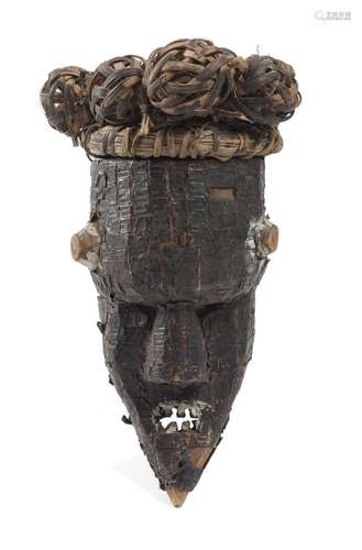 AN AFRICAN SALAMPASU WOOD MASK. CONGO EARLY 20TH CENTURY.