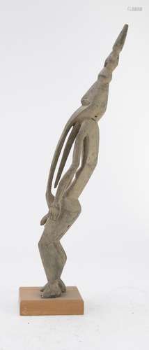 A NEW GUINEA MALE WOOD SCULPTURE WITH MASK EARLY 20TH CENTURY.