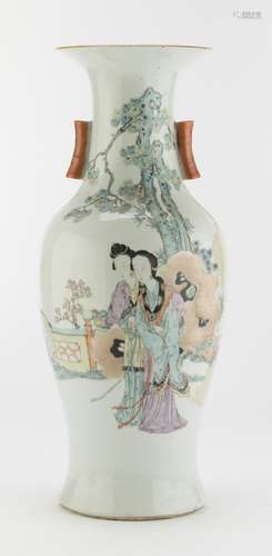 A CHINESE POLYCHROME ENAMELED PORCELAIN VASE LATE 19TH CENTURY