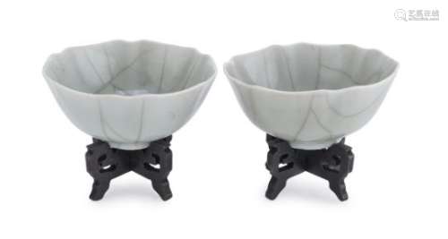 A PAIR OF CHINESE CELADON BOWLS FIRST HALF 20TH CENTURY.