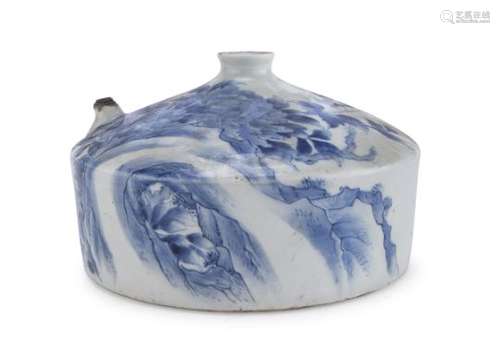 A JAPANESE WHITE AND BLUE PORCELAIN POT 19TH CENTURY.