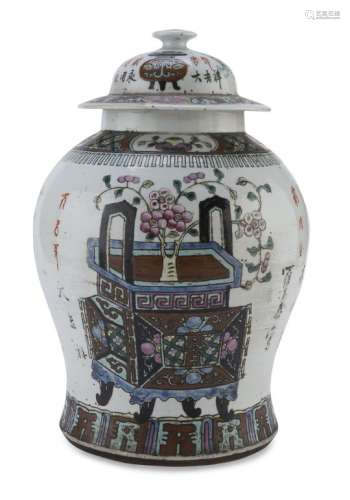 A CHINESE POLYCHROME ENAMELED PORCELAIN VASE EARLY 20TH CENTURY
