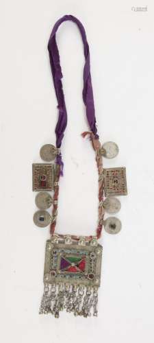 AN AFGHAN SILVER-PLATED COLLIER. EARLY 20TH CENTURY.