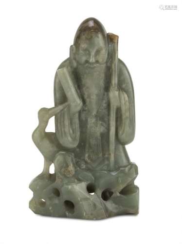 A CHINESE JADE SCULPTURE DEPICTING LAO SHOUXING 19TH CENTURY.