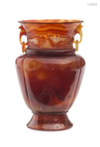 A BIG CHINESE AGATE VASE 20TH CENTURY.