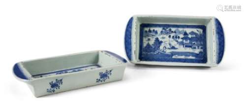A PAIR OF CHINESE WHITE AND BLUE PORCELAINE RICE BOWLS. END 18TH EARLY 20TH CENTURY.