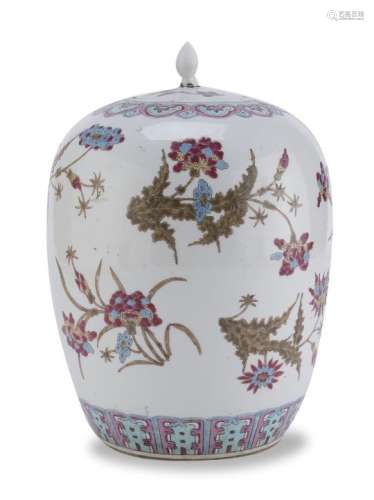 A CHINESE POLYCHROME ENAMELED PORCELAIN VASE EARLY 20TH CENTURY