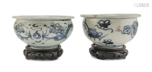 A PAIR OF CHINESE WHITE AND BLUE PORCELAIN BOWLS 19TH CENTURY.