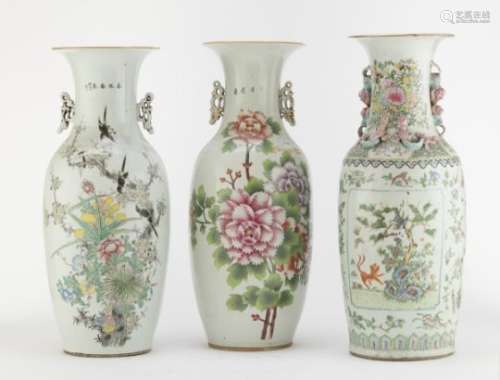 THREE CHINESE PORCELAIN VASES. END 19TH EARLY 20TH CENTURY