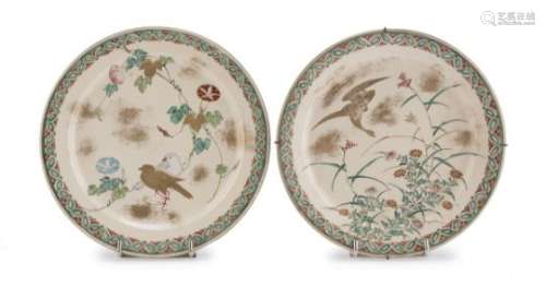 A PAIR OF JAPANESE POLYCHROME ENAMELED CERAMIC DISHES 20TH CENTURY.