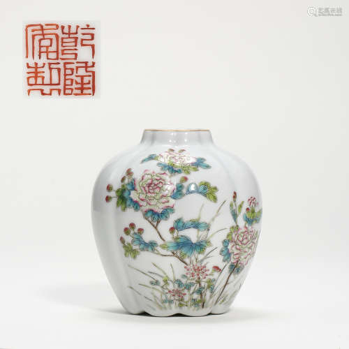 ANCIENT CHINESE BLUE AND WHITE PORCELAIN POT