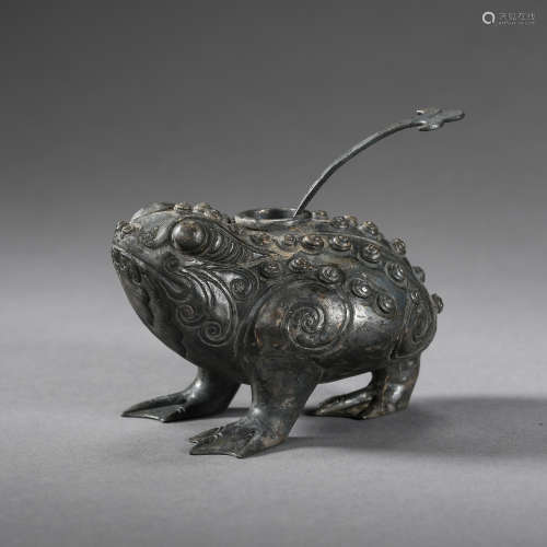 ANCIENT CHINESE SILVER FROG FIGURE