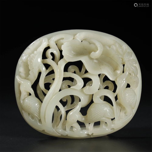 ARCHAIC CHINESE A CARVED WHITE JADE