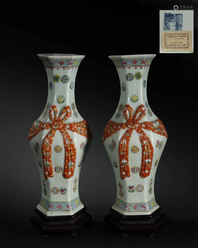 QING DYNASTY A PAIR OF FAMILLE-ROSE VASE