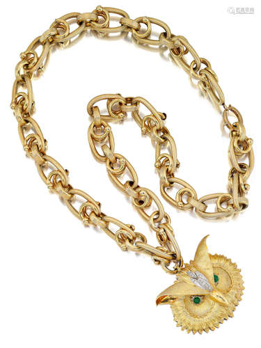 A Gold Pendant Necklace