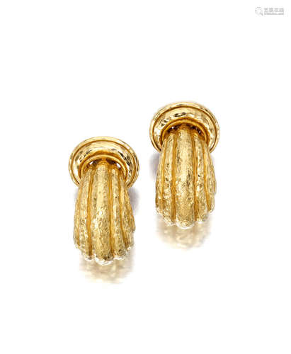 A pair of 18k gold earclips,  DAVID WEBB