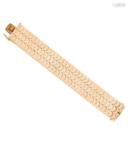 An 18K pink gold link bracelet, circa 1945