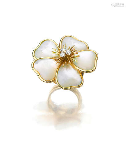 An 18k gold and mother-of-pearl 'nerval' ring,  VAN CLEEF & ARPELS