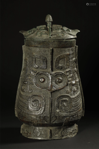 AN ARCHAIC BRONZE VESSEL AND COVER (ZHI)