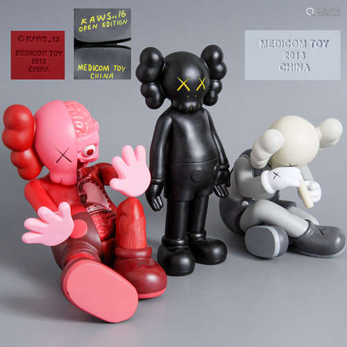 KAWS《同伴》一組三件