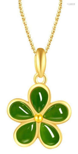 A GREEN AGATE LAOZ GOLD PENDANT