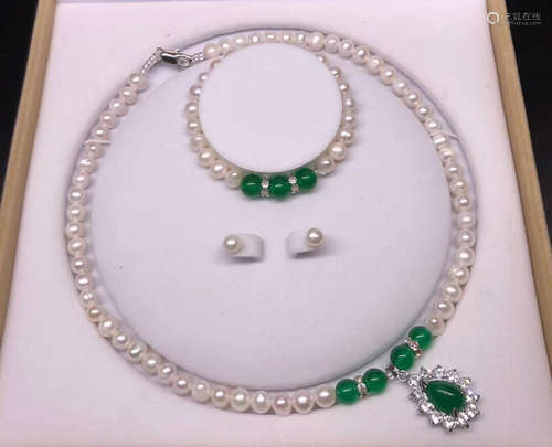 SET OF PEARL NECKLACE&EARRING&BRACELET