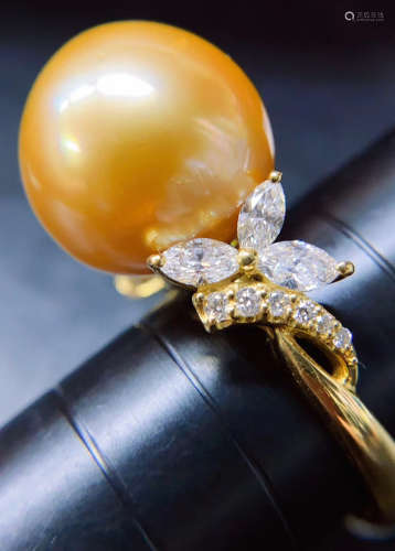 A PT900 GOLD PEARL DIAMOND RING