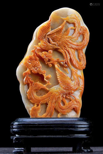 A SOAPSTONE CARVED FIGURE STORY PATTERN ORNAMENT