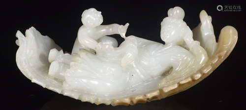 A HETIAN JADE FIGURE SHAPED PENDANT