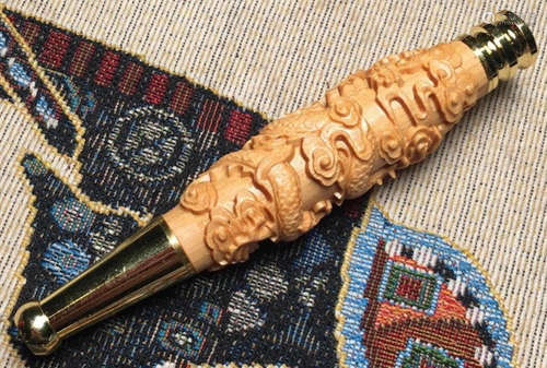 A YABAI WOOD CARVED DRAGON PATTERN CIGARATTE HOLDER