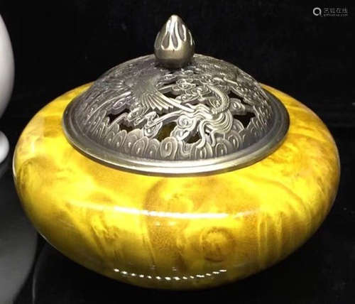 A GOLD ZHANG WOOD CARVED CENSER