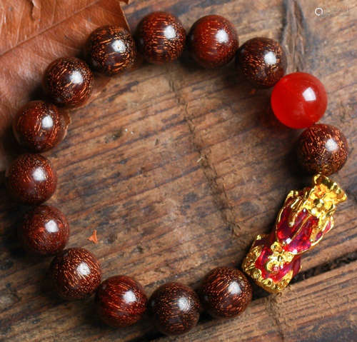 AN AFRICAN XIAOYE ZITAN WOOD CARVED BRACELET