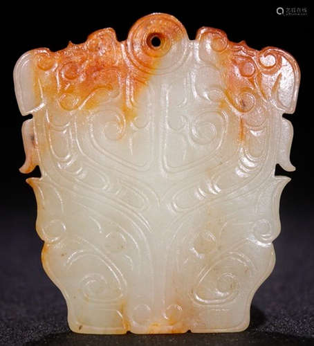 A HETIAN JADE CARVED BEAST PATTERN PENDANT