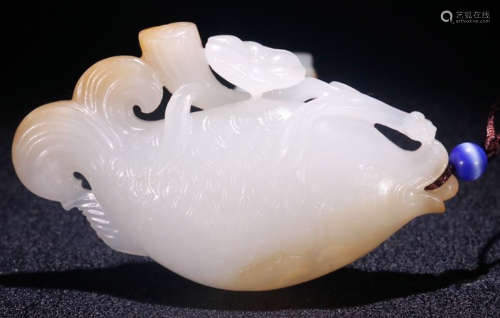 A HETIAN JADE CARVED FISH PATTERN PENDANT