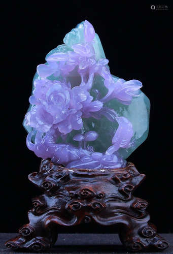 A RUSSIAN THREE COLOR JADEITE FLOWER PATTERN ORNAMENT