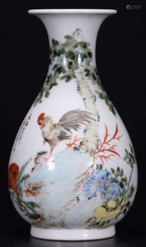 A SHALLOW GLAZE FLOWER PATTERN VASE