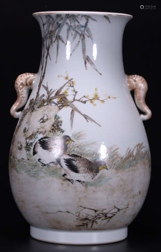 A SHALLOW GLAZE FLOWER PATTERN VASE