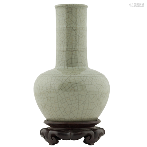 QIANLONG GE TYPE REWARD VASE ON STAND