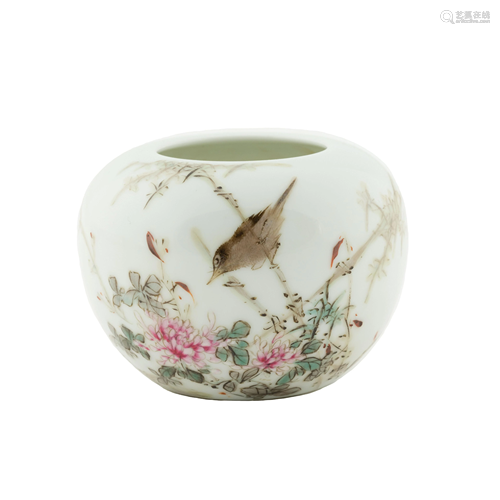 REPUBLIC PERIOD FAMILLE ROSE WATER POT