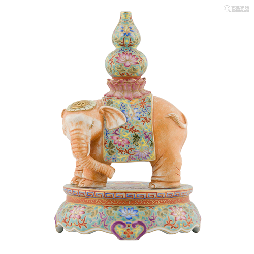 QIANLONG FAMILLE ROSE & GILT PORCELAIN ELE…