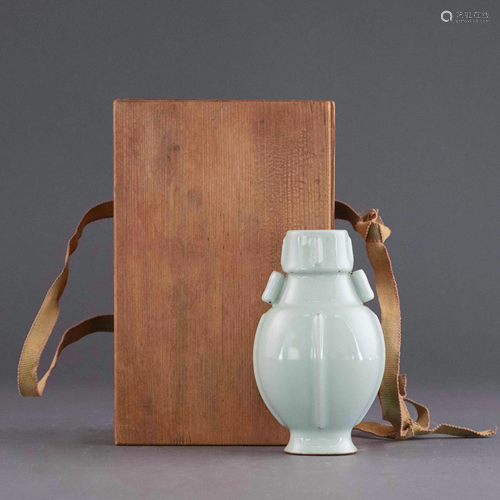 QIANLONG DOUQING GLAZED VASE IN WOODEN B…